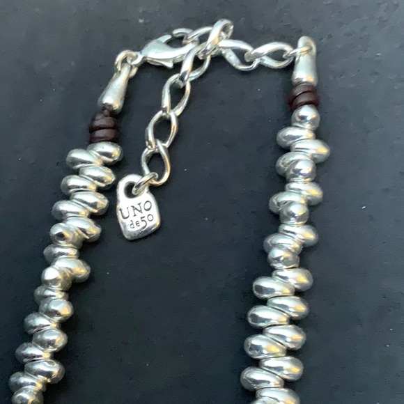 NWOT Uno de 50 Elegant Silver Necklace with Blue Gemstones - Picture 3 of 3